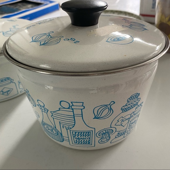 Vintage Enamelware Cookware - Picture 3 of 7